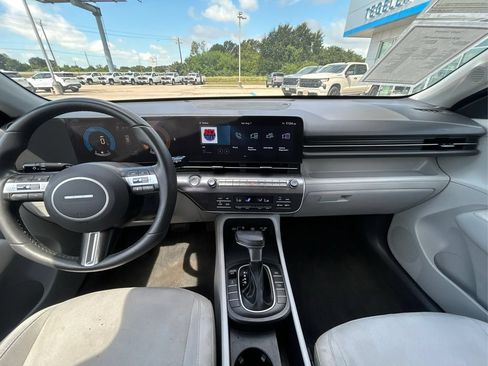 Used 2025 Hyundai Kona SEL AWD/4WD image 16