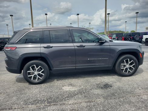 Used 2023 Jeep Grand Cherokee Limited image 9