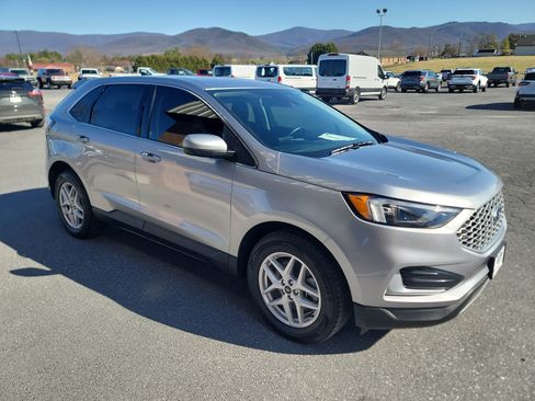 Used 2023 Ford Edge SEL image 5