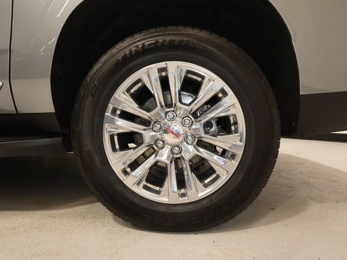 Used 2025 GMC Yukon XL Denali AWD/4WD image 36