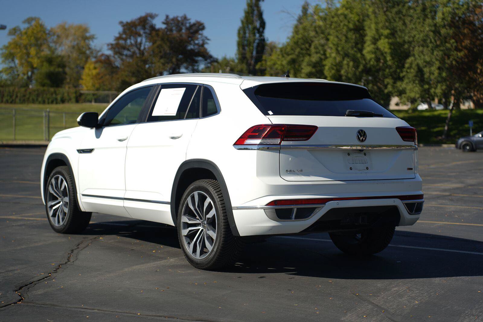 Used 2021 Volkswagen Atlas Cross Sport SEL R-Line AWD/4WD image 3