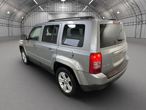 Used 2016 Jeep Patriot Latitude AWD/4WD image 7