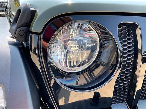 Used 2022 Jeep Wrangler Sport AWD/4WD image 32