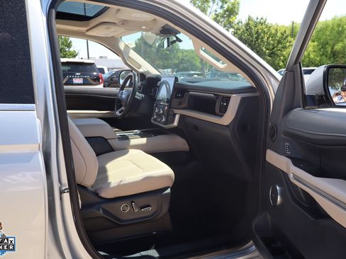 Used 2023 Ford Expedition Limited RWD image 32