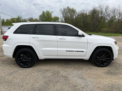 Used 2022 Jeep Grand Cherokee Laredo X image 6