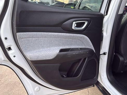 Used 2022 Jeep Compass Latitude image 16