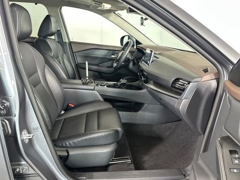 Used 2023 Nissan Rogue SV w/ SV Premium Package image 28