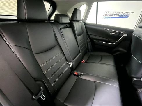 Used 2020 Toyota RAV4 XLE Premium FWD image 22