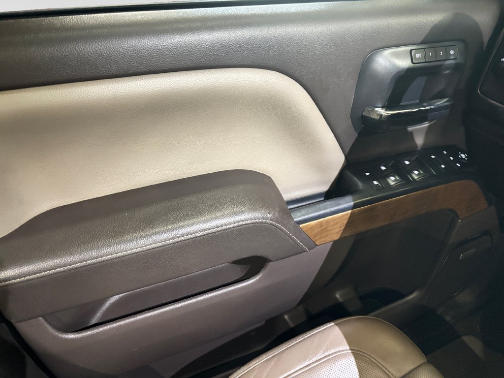 Used 2018 Chevrolet Silverado 1500 LTZ w/ Sport Package AWD/4WD image 17