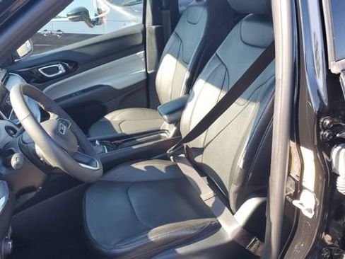 Used 2023 Jeep Compass Limited w/ Elite Group AWD/4WD image 19