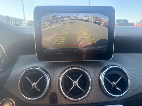 Used 2019 Mercedes-Benz GLA 250 4MATIC image 18