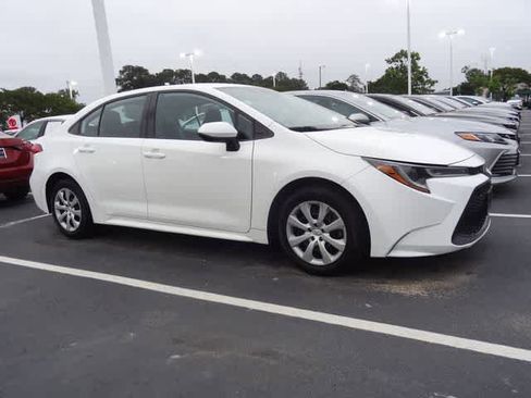 Used 2022 Toyota Corolla LE FWD image 5
