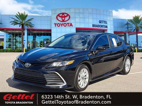 Used 2021 Toyota Camry LE image 1
