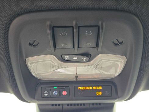 Used 2024 Chevrolet Colorado Z71 w/ Z71 Convenience Package 2 AWD/4WD image 34