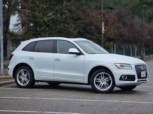 Used 2017 Audi Q5 2.0T Premium image 2