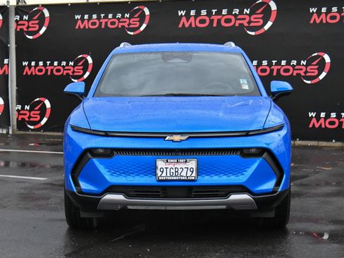 Used 2025 Chevrolet Equinox EV LT w/ Convenience Package image 2