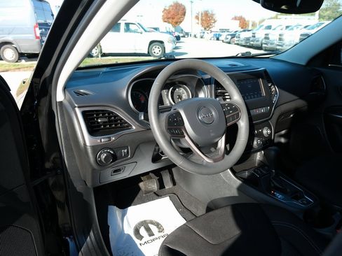 Used 2021 Jeep Cherokee Latitude image 3