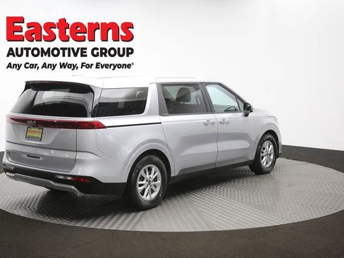 Used 2022 Kia Carnival LX image 40