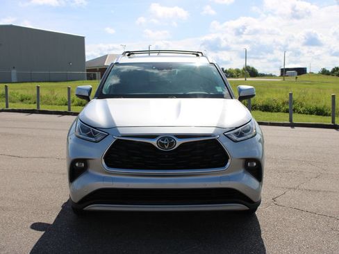 Used 2020 Toyota Highlander Platinum AWD/4WD image 4