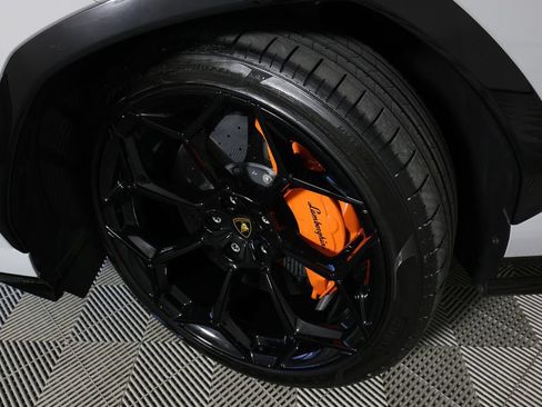 Used 2022 Lamborghini Urus AWD/4WD image 44