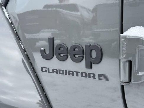 Used 2023 Jeep Gladiator Sport image 7