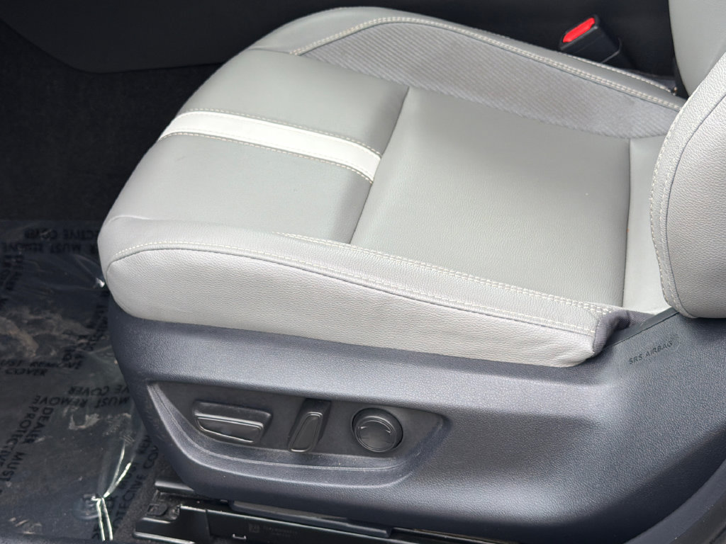 Used 2025 Toyota Camry SE w/ Convenience Package FWD image 20