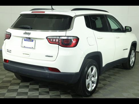 Used 2018 Jeep Compass Latitude w/ Cold Weather Group AWD/4WD image 14