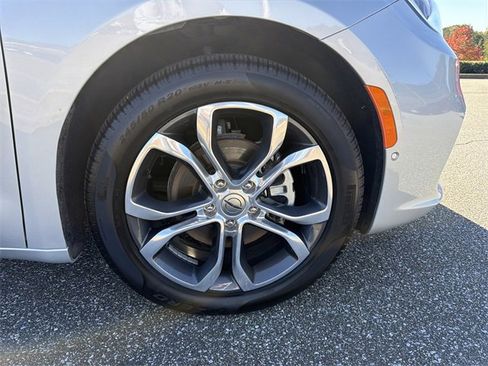 Used 2024 Chrysler Pacifica Pinnacle image 14