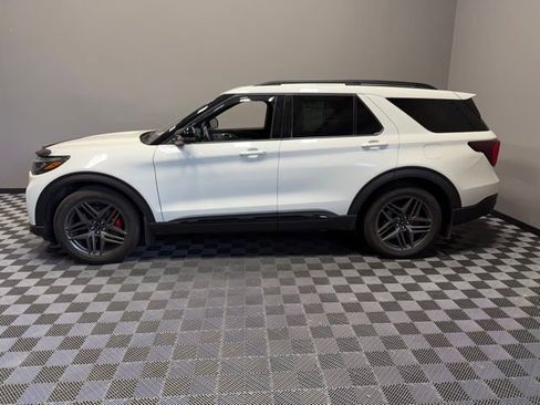 Used 2025 Ford Explorer ST AWD/4WD image 6