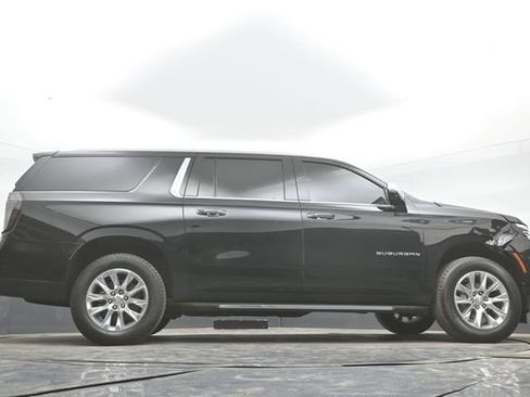 Used 2025 Chevrolet Suburban Premier AWD/4WD image 50