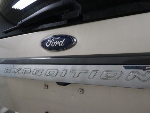 Used 2017 Ford Expedition XLT w/ Equipment Group 201A AWD/4WD image 22