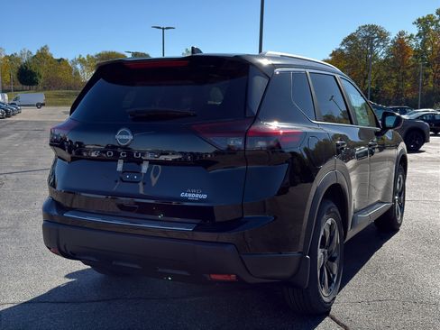 New 2026 Nissan Rogue SV w/ SV Premium Package image 5