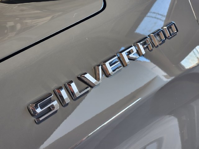 Used 2025 Chevrolet Silverado 1500 Custom RWD image 10