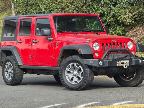 Used 2014 Jeep Wrangler Unlimited Rubicon w/ Connectivity Group AWD/4WD image 2