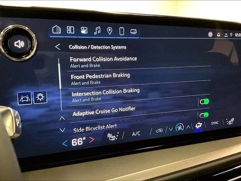 Used 2025 Chevrolet Traverse LT w/ Sun and Wheel Package image 37