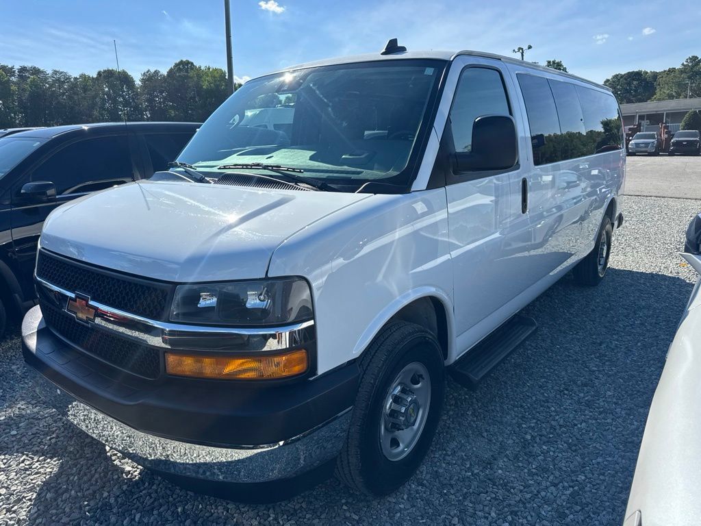 Used 2025 Chevrolet Express 3500 LT w/ LT Preferred Equipment Group RWD image 1