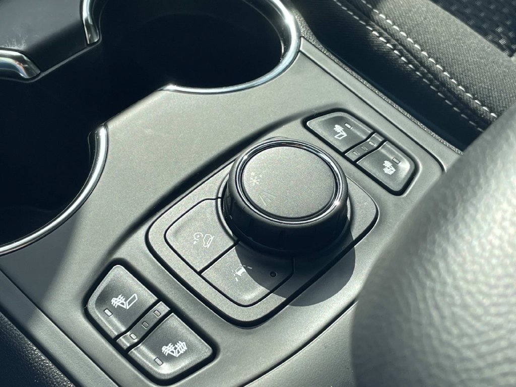 Used 2024 GMC Terrain SLE w/ Driver Convenience Package FWD image 29