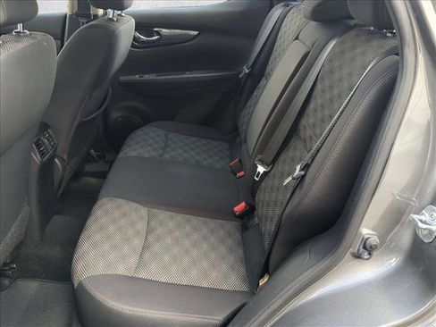 Used 2018 Nissan Rogue Sport SV w/ SV Technology Package AWD/4WD image 17