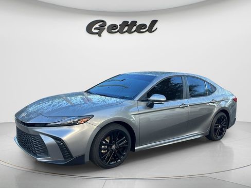 Used 2026 Toyota Camry SE FWD image 1