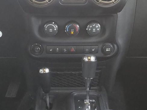Used 2017 Jeep Wrangler Unlimited Sahara AWD/4WD image 17
