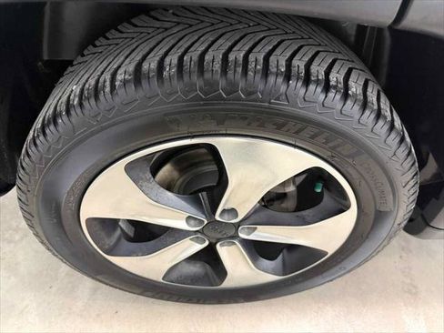Certified 2019 Jeep Compass Latitude w/ Cold Weather Group FWD image 13