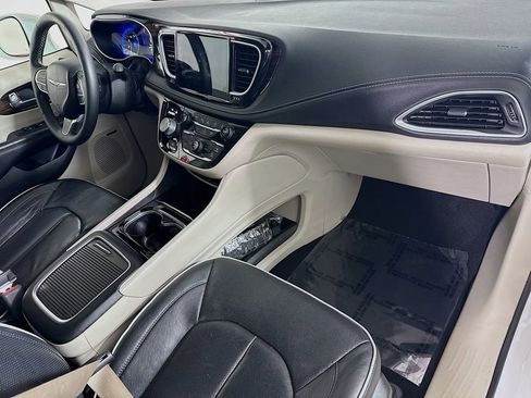 Used 2022 Chrysler Pacifica Limited FWD image 37