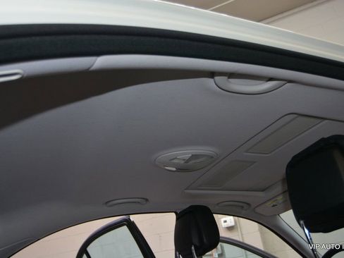 Used 2009 Mercedes-Benz E 550 Sedan image 20