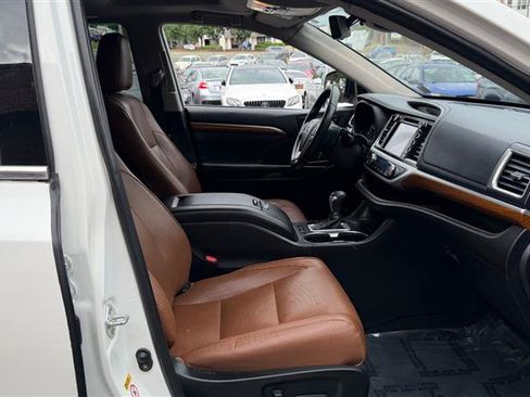 Used 2019 Toyota Highlander Limited AWD/4WD image 15