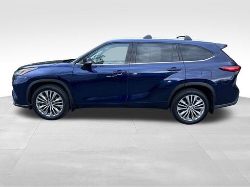 Used 2020 Toyota Highlander Platinum AWD/4WD image 2