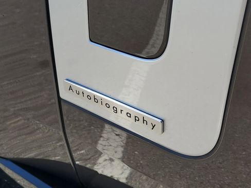 Used 2025 Land Rover Range Rover Long Wheelbase Autobiography image 7