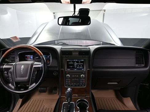 Used 2015 Lincoln Navigator 4WD image 23