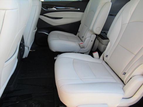 Used 2023 Buick Enclave Premium image 27