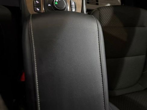 Used 2021 GMC Acadia SLE w/ Driver Convenience Package FWD image 23