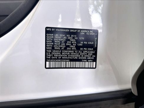 Used 2024 Volkswagen Atlas Cross Sport SE w/ Panoramic Sunroof Package FWD image 21